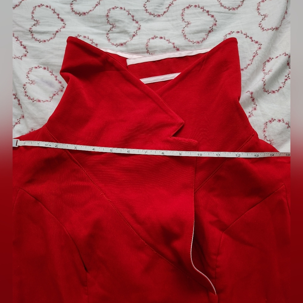Beautiful red dress - Picture 9 of 9